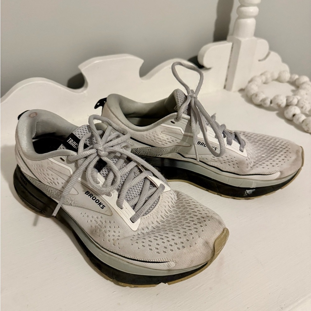 Brooks Women's White and Black Athletic Shoes